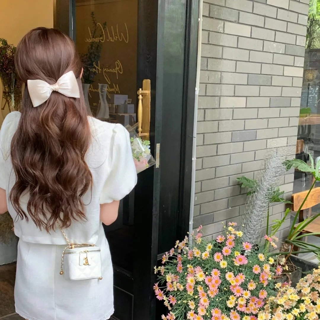 背后的她，眼前的我